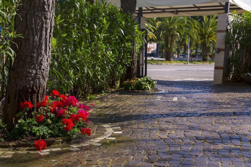 Hotel Sporting San Benedetto del Tronto Exterior foto