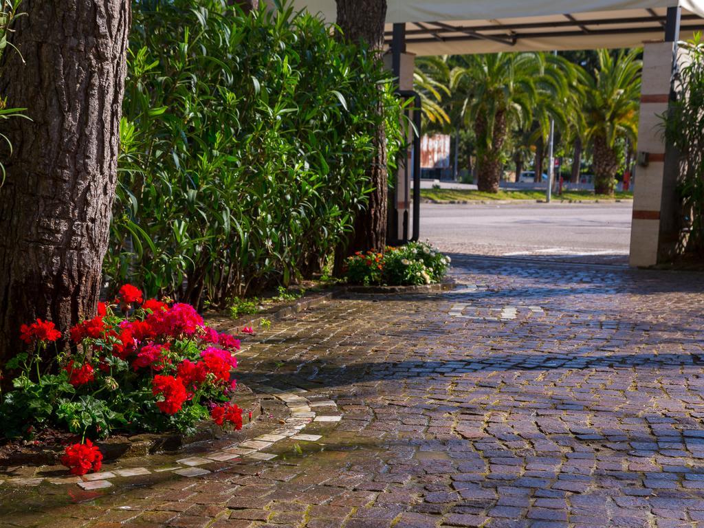 Hotel Sporting San Benedetto del Tronto Exterior foto